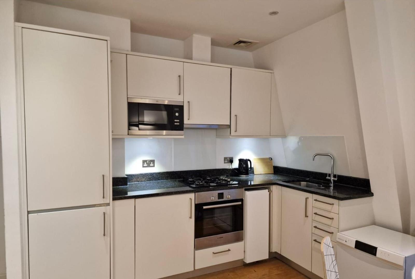 One Bedroom Apartment In Holborn Londen Buitenkant foto