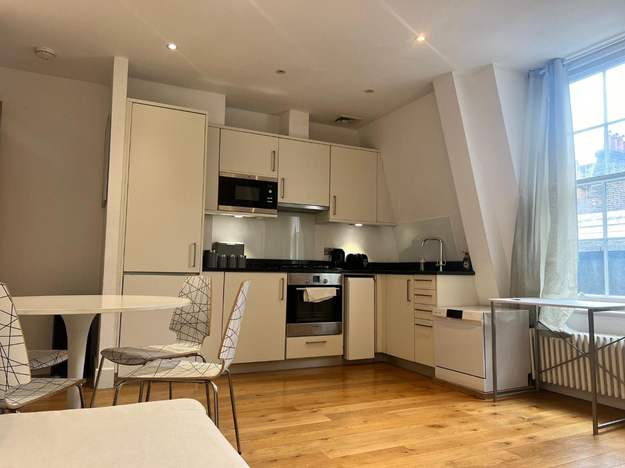 One Bedroom Apartment In Holborn Londen Buitenkant foto