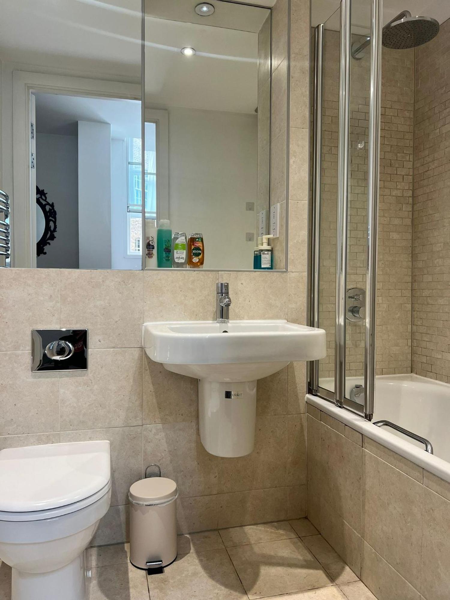 One Bedroom Apartment In Holborn Londen Buitenkant foto